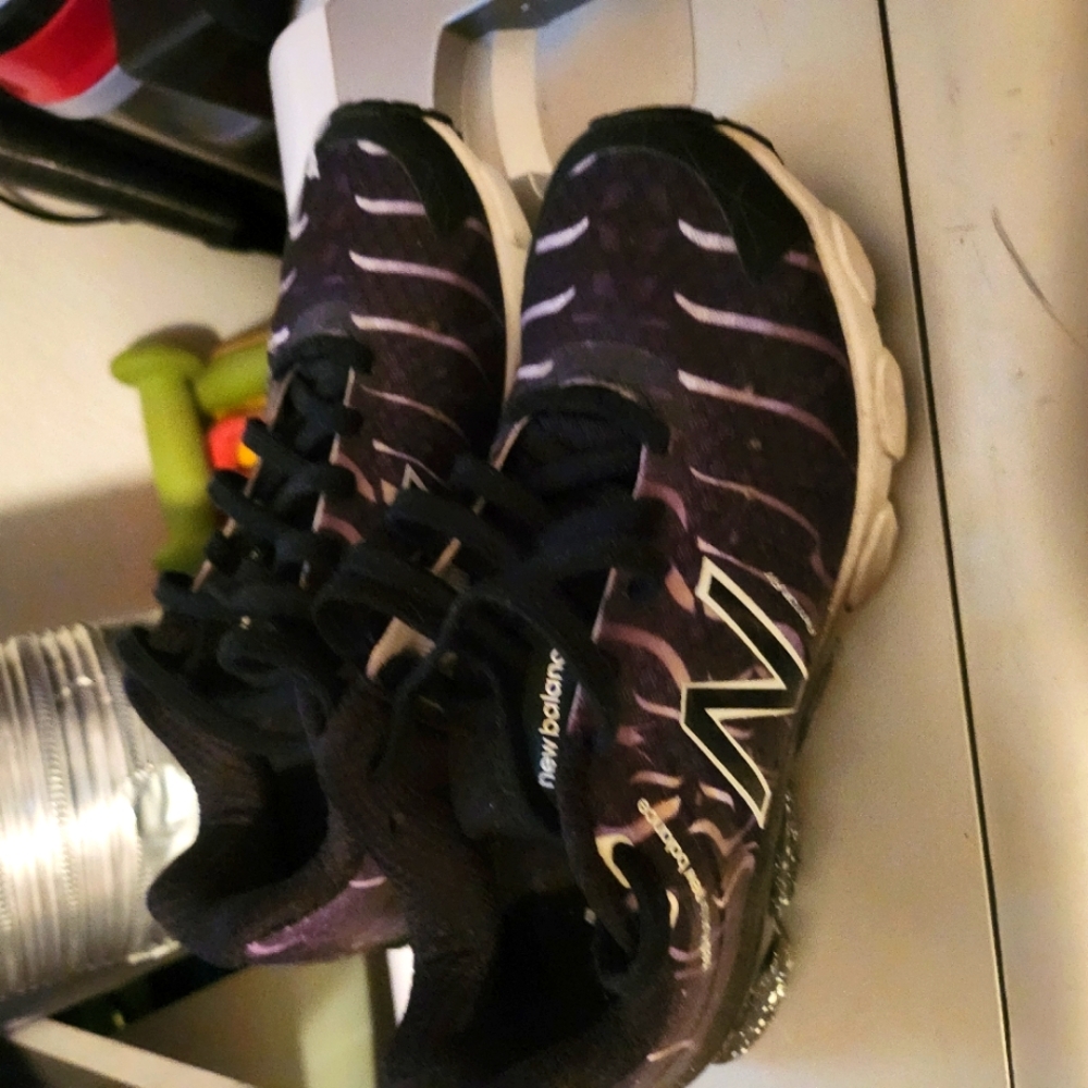 New balance kids size 5 black and white